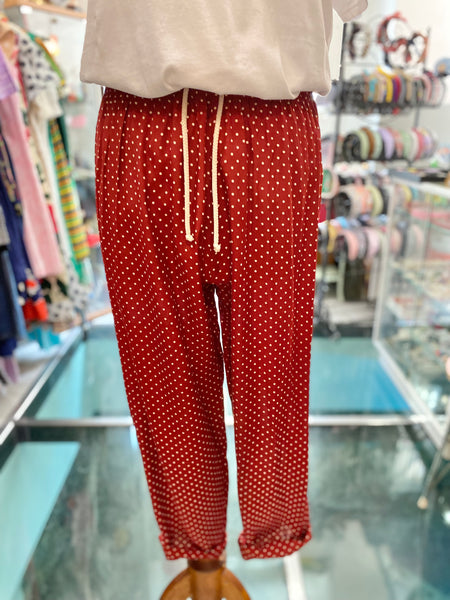 Pantaloni bordeaux pois