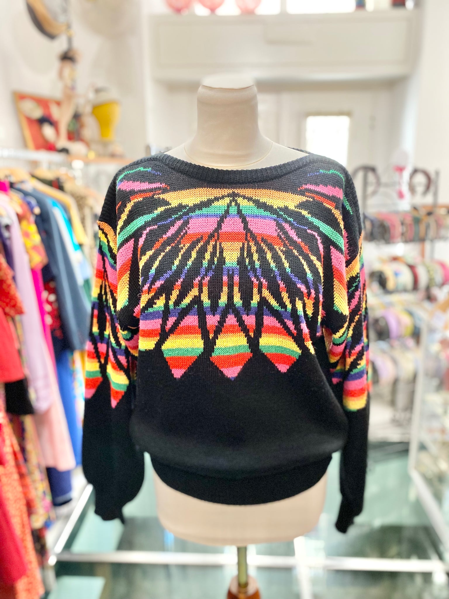Maglione 80s nero e arcobaleno