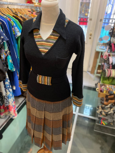 Maglia nera e righe