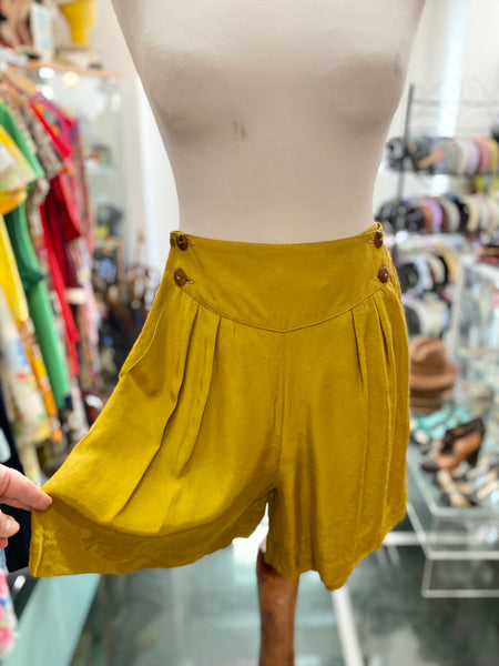 Shorts senape
